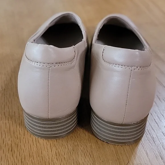 Women's Clarks Juliet Palm Praline Leather Pumps, Cream, Size 7N, New W/O Box - Picture 4 of 9